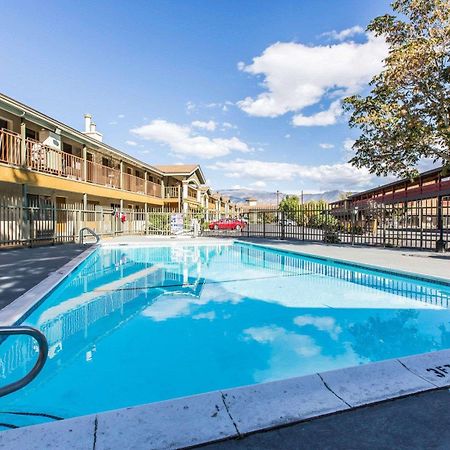 Comfort Inn Bishop Bagian luar foto